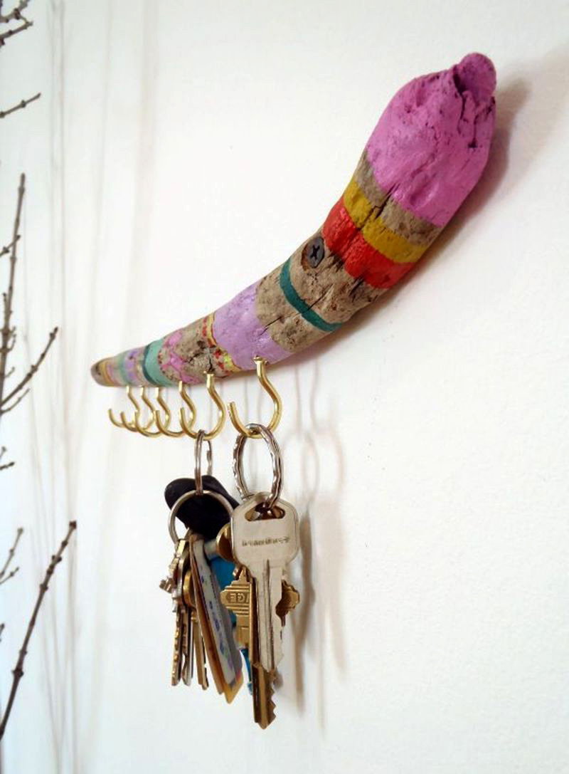Оригинальная ключница в стиле бохо из старой ветки своими руками